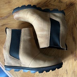 Sorel Women's Joan Of Arctic Wedge II Chelsea Boots size 9